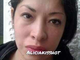 Aliciakisshot