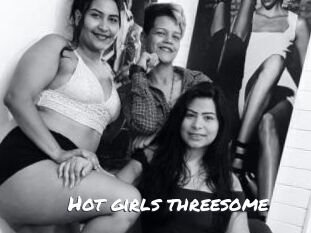 Hot_girls_threesome