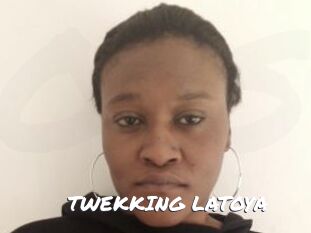 TWEKKING_LATOYA
